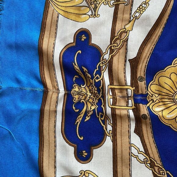 Vtg Franco Laurenti extra large crest themed scarf or wrap - Picture 8 of 11